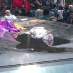 Aksi Mahasiswa Diwarnai Insiden Perusakan Minibus 1