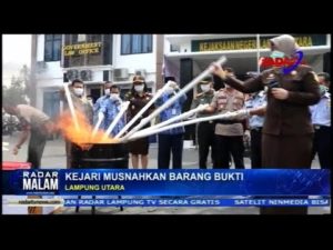Kejari Lampung Utara Musnahkan Barang Bukti Tindak Pidana Umum