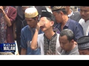 Korban Kecelakaan Sekeluarga Dikubur Satu Liang