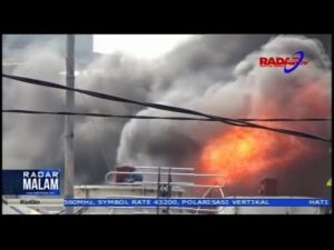 Lima Jam Gudang Penyimpanan Bumi Waras Berkobar Api