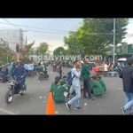 Mahasiswa Lampung Memblokir jalan Wolter Monginsidi, Telukbetung Utara, Bandarlampung