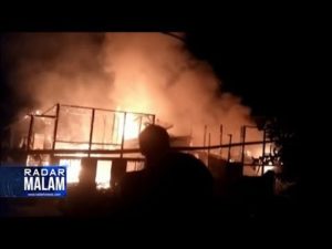 Terdengar Bunyi Ledakan, Dua Rumah Ludes Terbakar