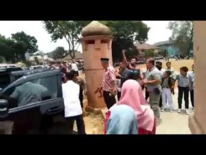 Video Amatir Detik-detik Penusukan Pada Menko Polhukam Wiranto