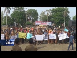 Ratusan Kades Kepung Pemkab, Sembilan Bulan Dana Desa Tak Cair