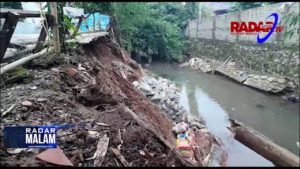 Rumah Warga Longsor Tergerus Arus