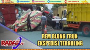 Rem Blong Truk Ekspedisi Terguling