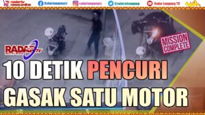 10 Detik Pencuri Gasak Satu Motor