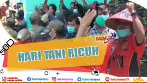 Peringatan Hari Tani Nasional, Massa & Petugas Saling Dorong
