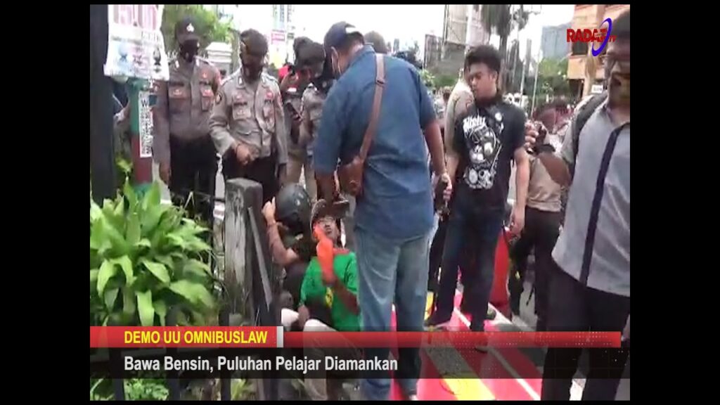 DEMO UU OMNIBUSLAW, BAWA BENSIN, PULUHAN PELAJAR DIAMANKAN