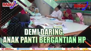 Anak Panti Daring, Handphone Bergantian