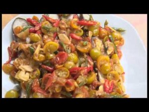 Kenyal-kenyal empuk, terong ini bikin enak makan | Terong Kukus Sambal Rampai | Selera RLTV