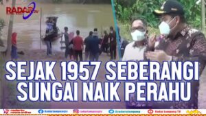 Bupati Kunjungi Kampung Mujirahayu, Sejak 1957 Warga Seberangi Sungai Naik Perahu