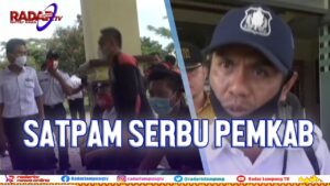 Gaji Dipotong Sepihak, Satpam Ngelurug Pemkab Lampung Timur