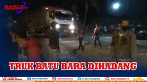 Massa Adang Mobil Batu Bara Di Lampung Utara