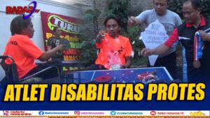 Protes, Atlet Disabilitas Tabur Bunga