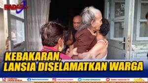 Lansia Diselamatkan Dari Kebakaran Di Bandar Lampung