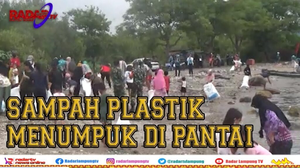 Sampah Plastik Menumpuk Di Pantai