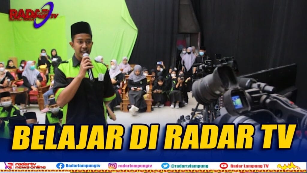 Siswa SMK Darul A’mal Metro Studi ke Radar Group