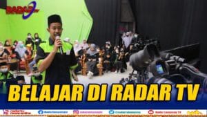 Siswa SMK Darul A’mal Metro Studi ke Radar Group