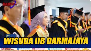 319 MAHASISWA IIB DARMAJAYA DIWISUDA