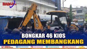 BONGKAR 46 KIOS,PEDAGANG MEMBANGKANG