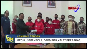 PEDULI SEPAKBOLA, LAMPUNG TENGAH DPRD BINA ATLET BERBAKAT