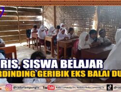 Miris, Siswa Belajar Berdinding Geribik Eks Balai Dusun
