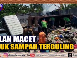 Jalan Macet, Truk Sampah Terguling