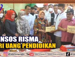 MENSOS RISMA BERI UANG PENDIDIKAN