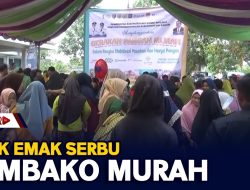 Emak Emak Serbu Sembako Murah