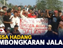 Massa Hadang Pembongkaran Jalan