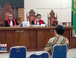 Saksi Berbelit, Hakim Meradang
