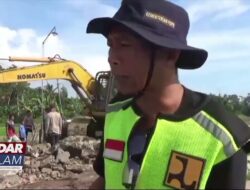WARGA BANTU PERBAIKI GORONG GORONG AMBROL