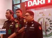 LAMPUNG UTARA :  Korupsi Rehab Gedung RSUD RYACUDU Penahanan Direktur RSUD Berlangsung Histeris